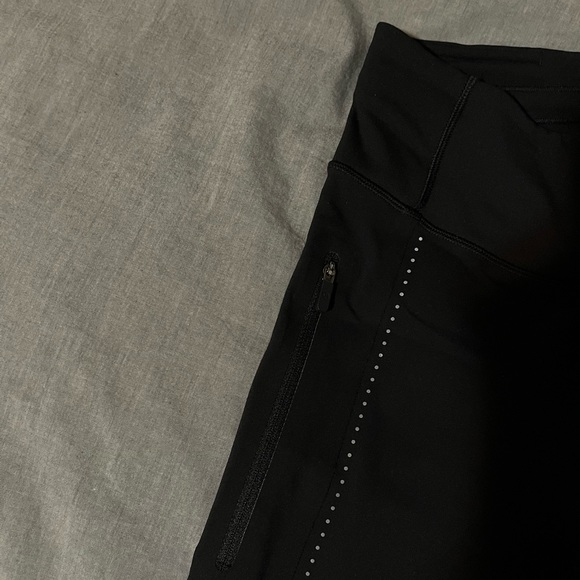 Lululemon Extra Mile Reflective Leggings (With Pocket !!!) - Picture 5 of 7